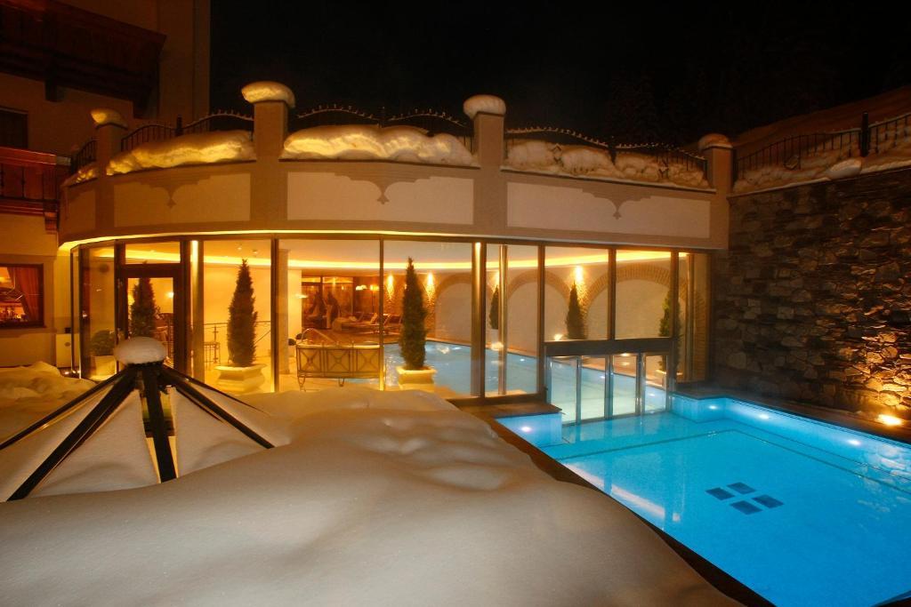 Savoy Dolomites Luxury & Spa Hotel 셀바디발가르디나 외부 사진