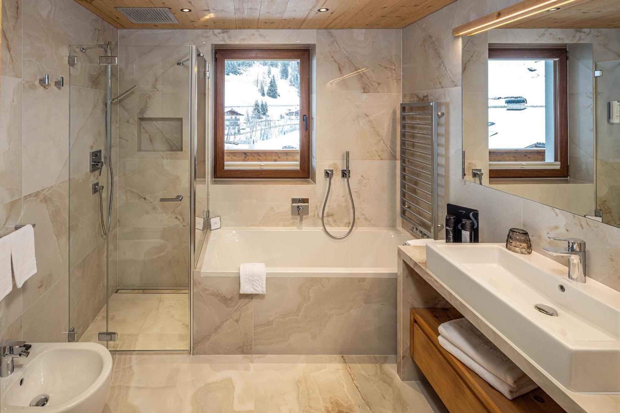 Savoy Dolomites Luxury & Spa Hotel 셀바디발가르디나 외부 사진