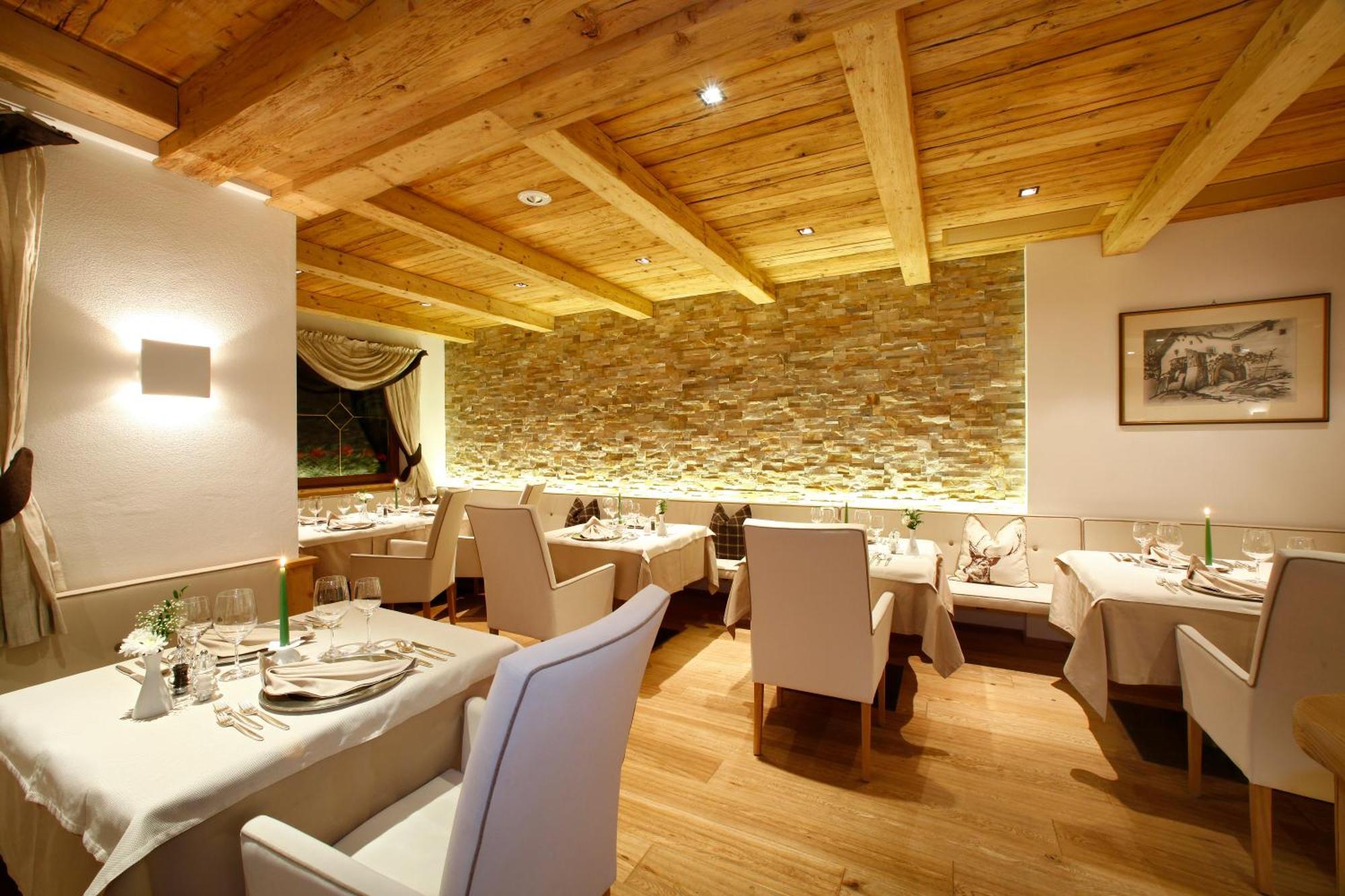 Savoy Dolomites Luxury & Spa Hotel 셀바디발가르디나 외부 사진