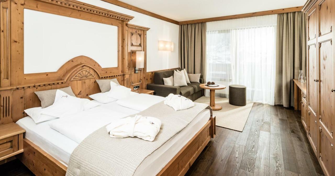 Savoy Dolomites Luxury & Spa Hotel 셀바디발가르디나 외부 사진